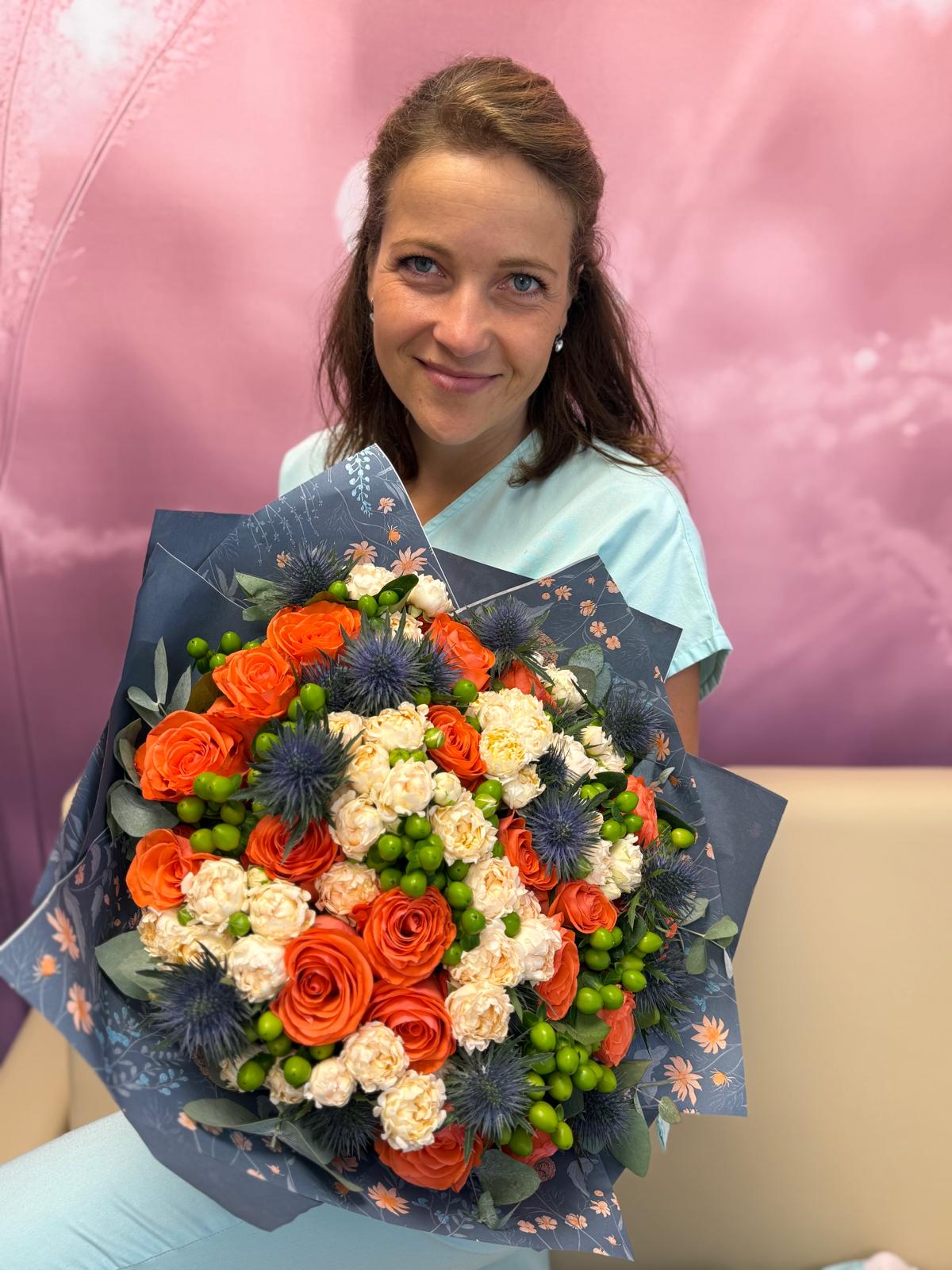 Klára Augustinová s kyticí.